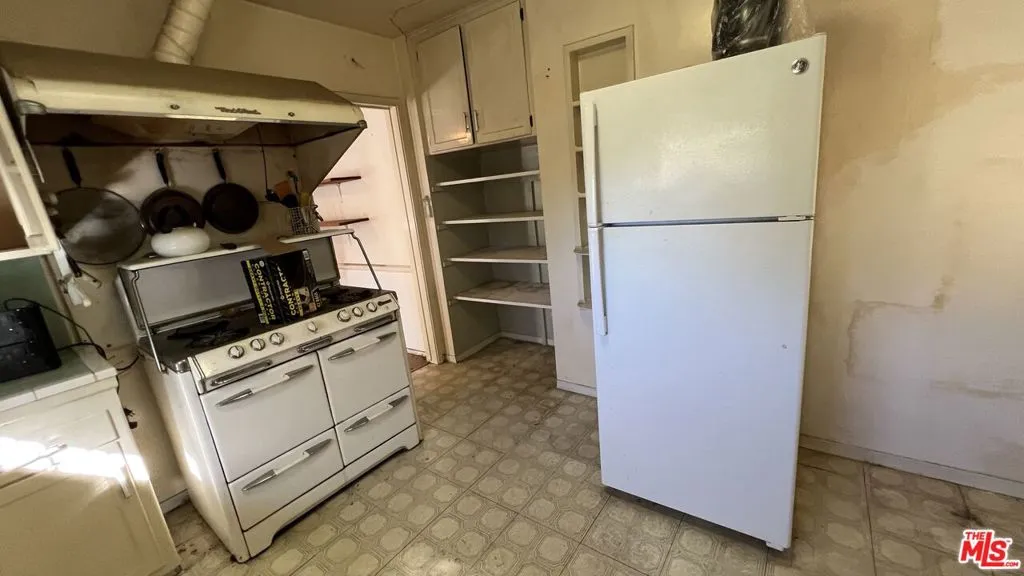 7725 Nestle Avenue, Reseda, California 91335 home-pic-28